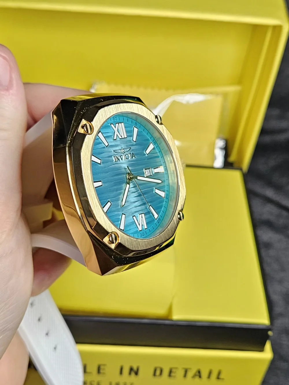 NWT Invicta Akula 50694 Gold Tone 48mm Blue Wave Dial White Silicone Men's Watch